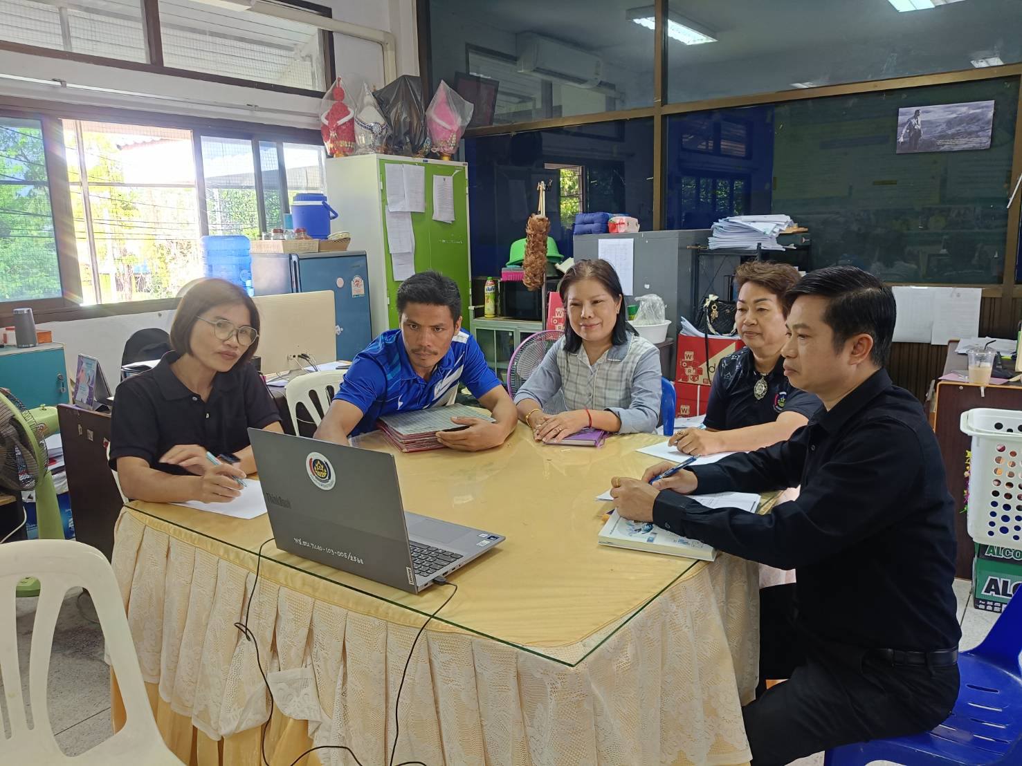 พช.เขื่องใน ขานรับนโยบายรัฐบาล เดินหน้ามาตราการประหยัดพลังงานของภาครัฐ 