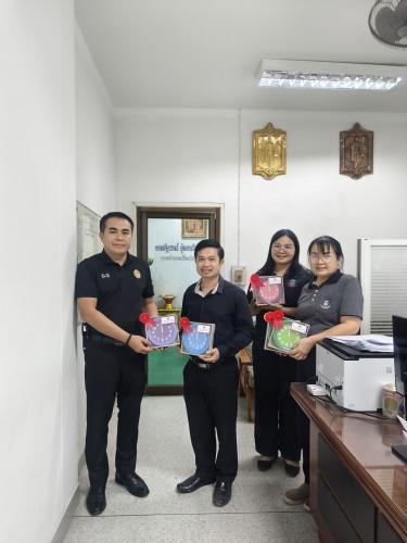 พช.เขื่องใน ร่วมมอบของที่ระลึกแก่ผู้บริจาคโลหิต สนับสนุนกิจกรรมจิตอาสาเพื่อสังคม